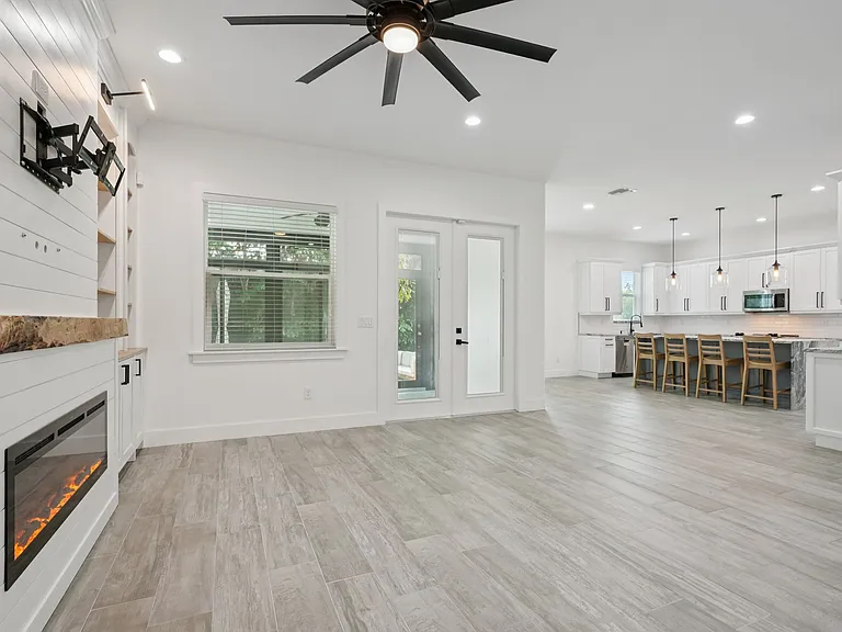 328 W Frierson Ave #1 — Photo 9