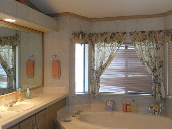 5th image of 120 Leif Cir