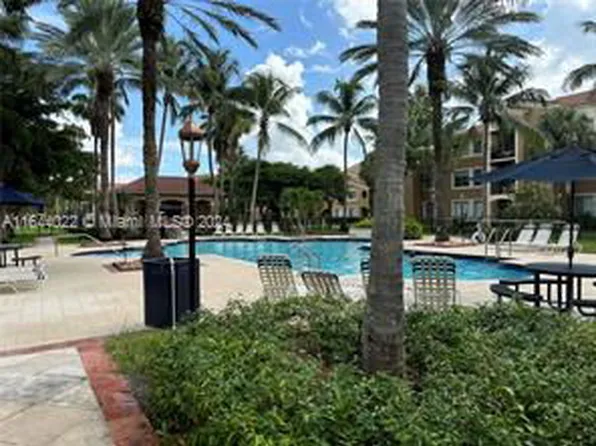 7970 N Nob Hill Rd, Tamarac, FL 33321