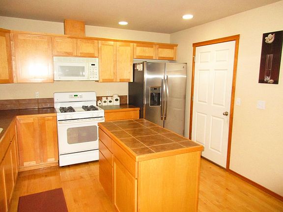 4th image of 6411 77th Dr NE