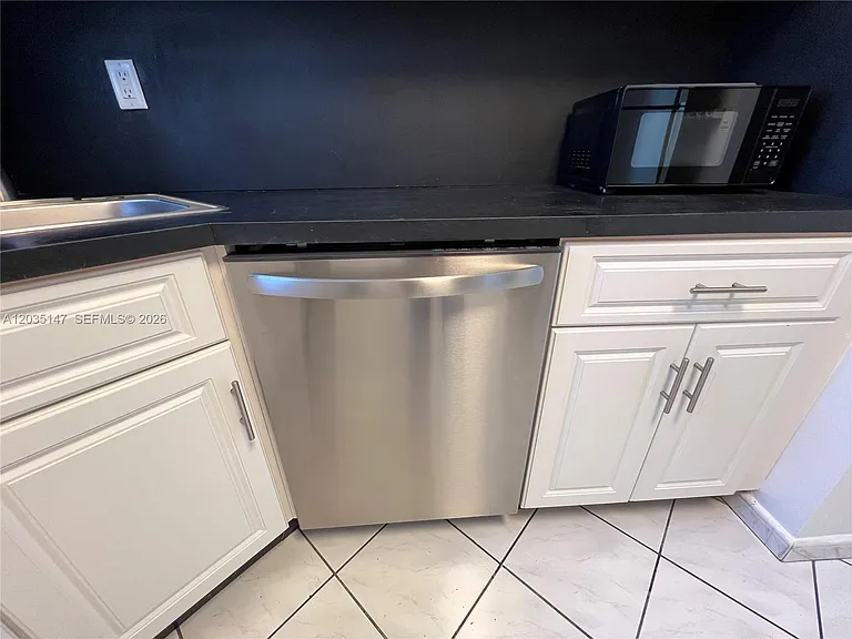 821 Euclid Ave #304 — Photo 17