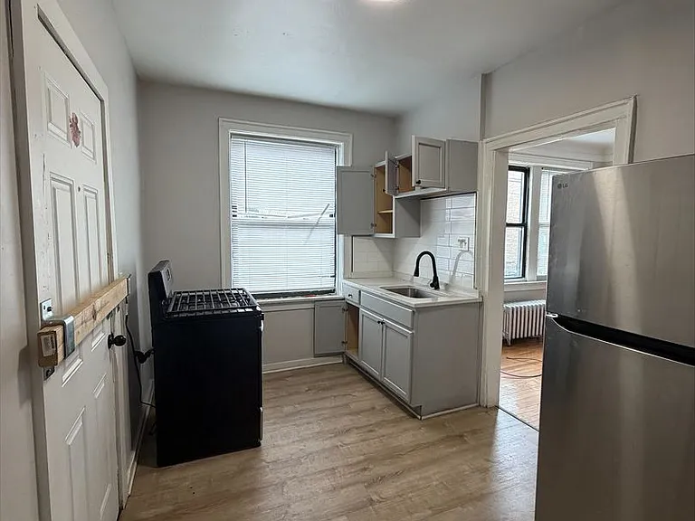 8242 S Drexel Ave — Photo 7