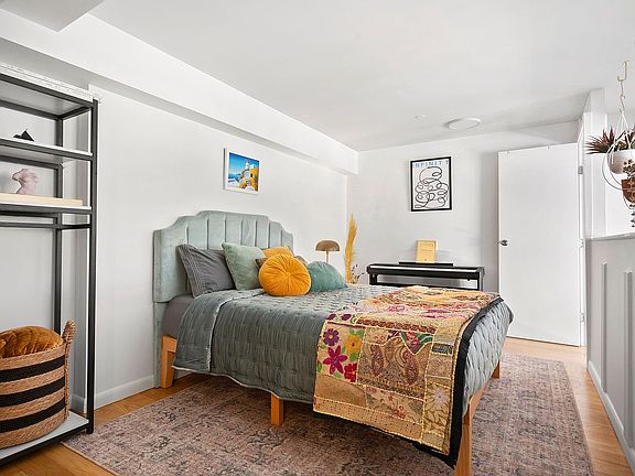 5th image of 196 Scholes St APT 2A