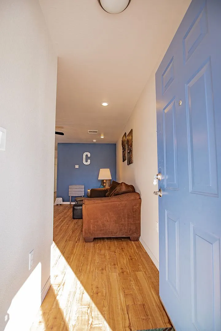 800 Sherwood Dr — Photo 3