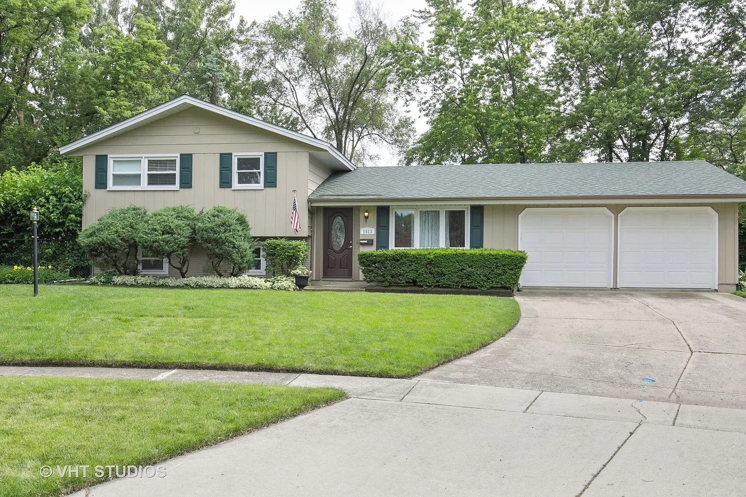 1513 Harvard Ln photo 1