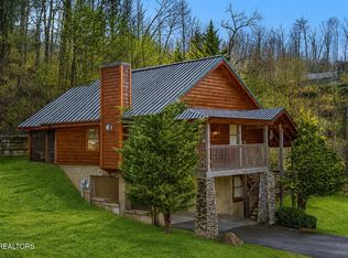 457 Hilltop Rd, Gatlinburg, TN 37738