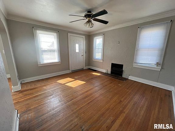 3rd image of 613 E Lake Ave