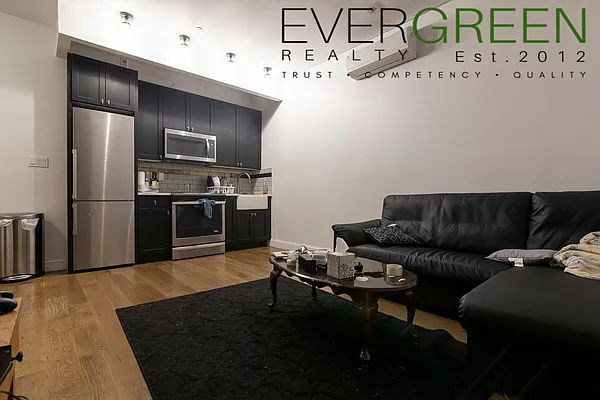 Rented by Evergreen Apartments BK | media 11