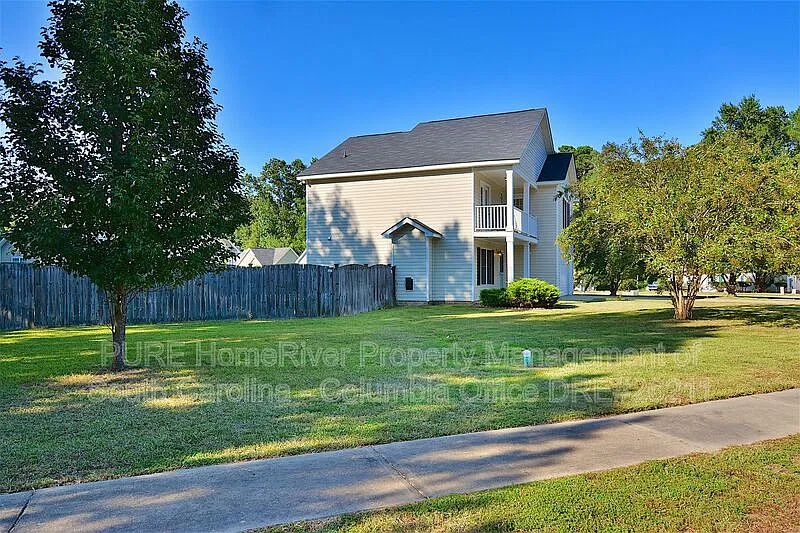 3 bed, 2.5 bath, 1664 sqft, $1,915 — Photo 2