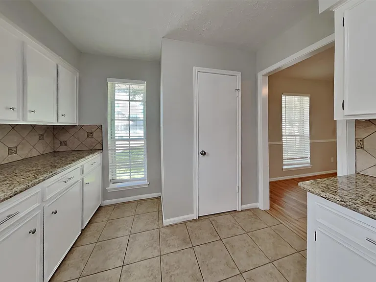 1920 Crooked Creek Ln — Photo 6