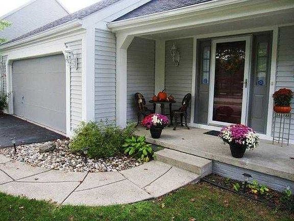 2nd image of 660 Oak Knoll Dr