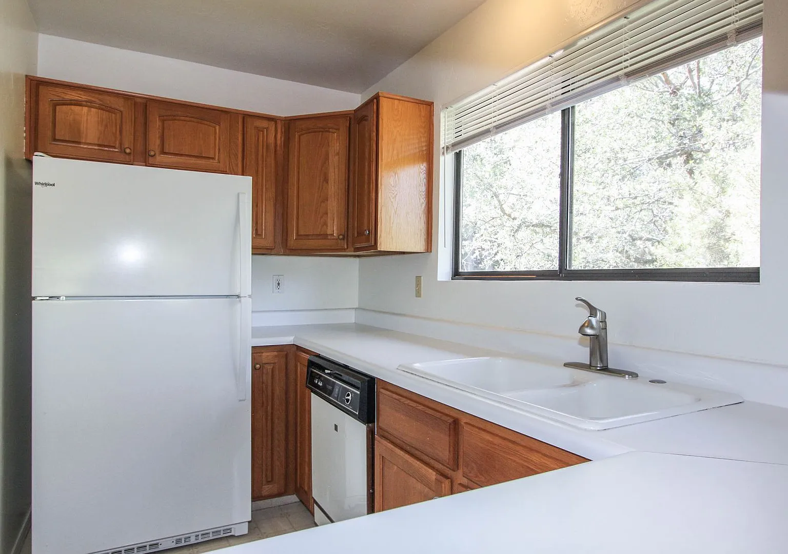 3 Bedroom 2 Bath Townhome in Forest Hylands — Photo 3
