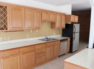 304 W 3rd St, Davenport, IA 52801