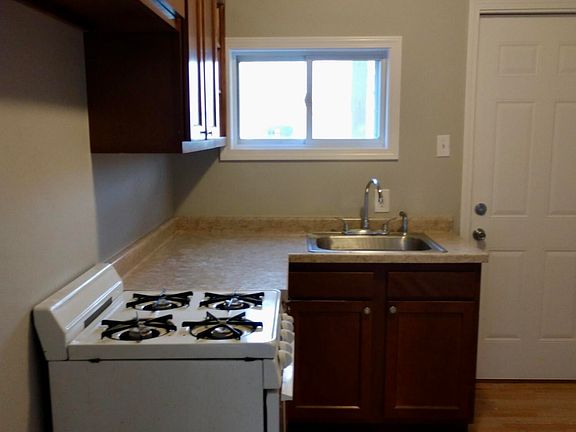 5th image of 553 Dover Pl