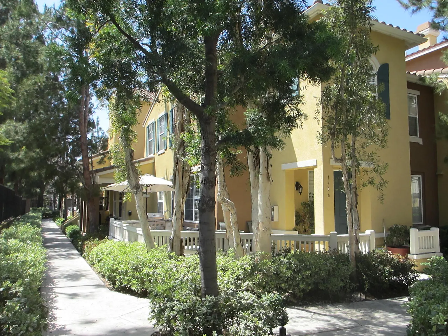 3 bed, 2.5 bath, 1627 sqft, $4,500 — Photo 3