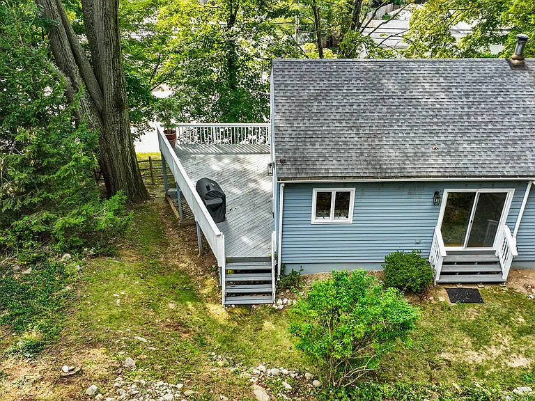360 Main St — Photo 8