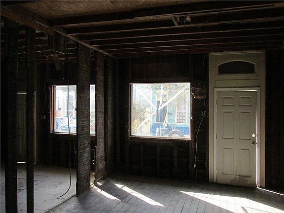 3rd image of 2021-23 Dumaine St