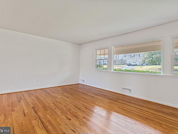 5th image of 8525 Bound Brook Ln