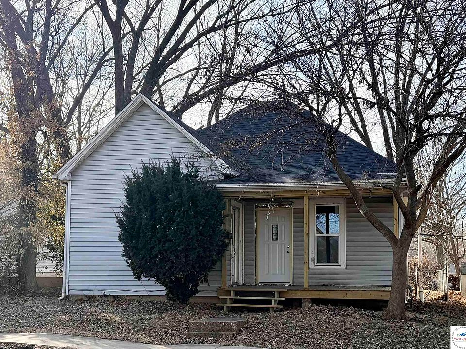 1st image of 1404 S Stewart Ave