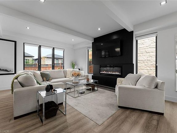 4th image of 14 Willowbrook Dr