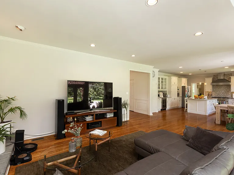 8809 Saunders Ln — Photo 21