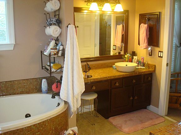 4th image of 123 Hollingwood Dr
