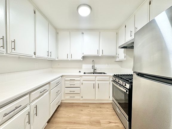 2nd image of 332 Lime St APT 3