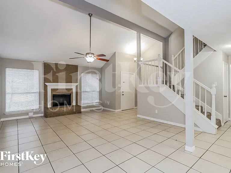 3127 Village Woods Dr — Photo 3