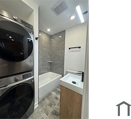 4th image of 5018 W Stiles St #A