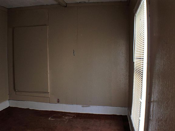 2nd image of 1219 Cottonwood St