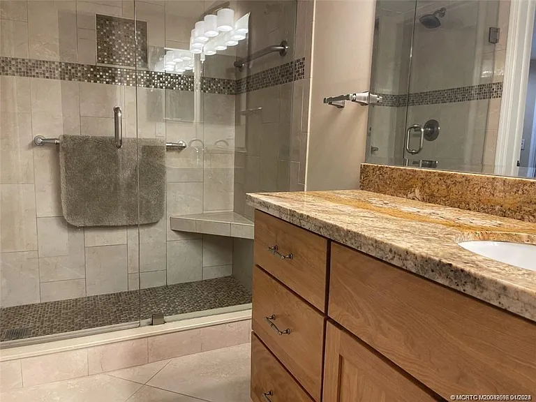 264 NE Edgewater Dr #102 — Photo 12