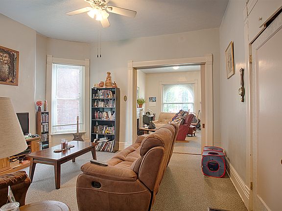 5th image of 125 W Ormsby Ave