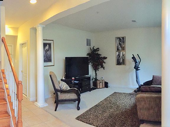 BRIGHT ENTRY FOYER & COMFORTABLE ENTERTAINMENT ROOM