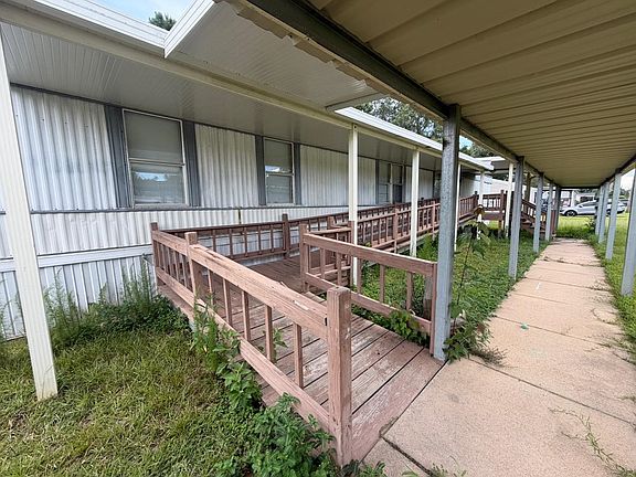 4th image of 5650 Paradise Dr