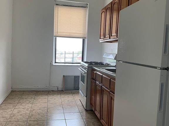 3rd image of 2565 Colden Ave APT 5A