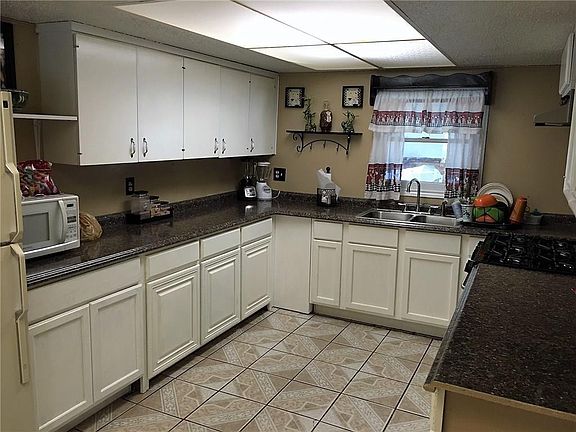 4th image of 5025 Wildbriar Dr