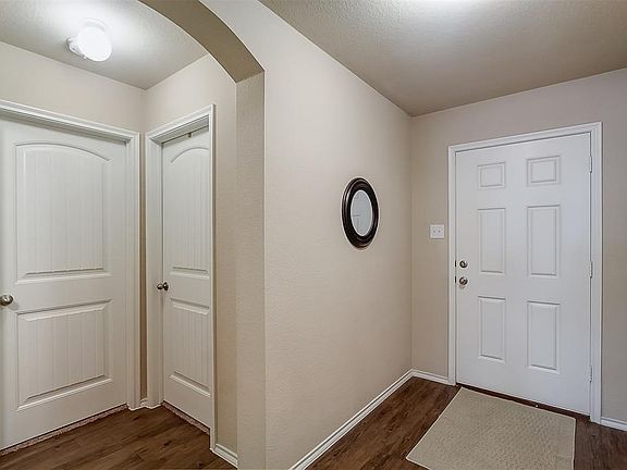 4th image of 1905 Arbordale Way