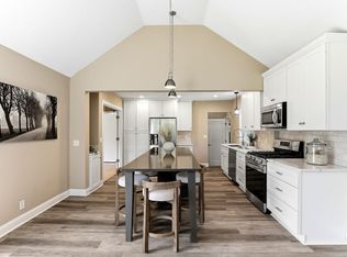 1922 Oakland Rd, Minnetonka, MN 55305