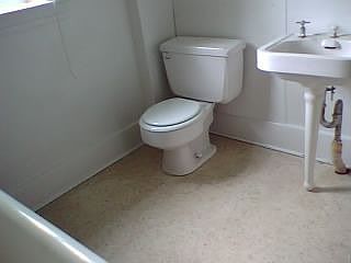 2529 Parkview #2 Bathroom