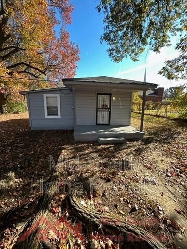 2 bed, 1.0 bath, 696 sqft, $1,050 — Photo 1