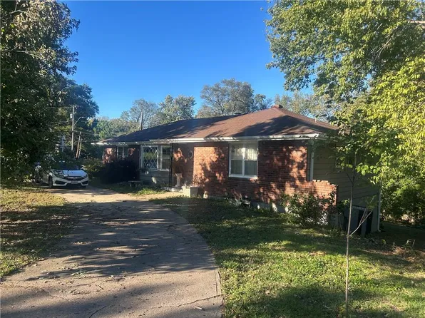 302 NE Northcrest Dr, Kansas City, MO 64116