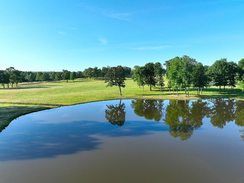 1st image of 635 Oak Grove Dr