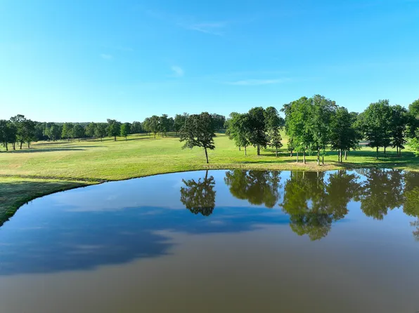 635 Oak Grove Dr, Moscow, TN 38057