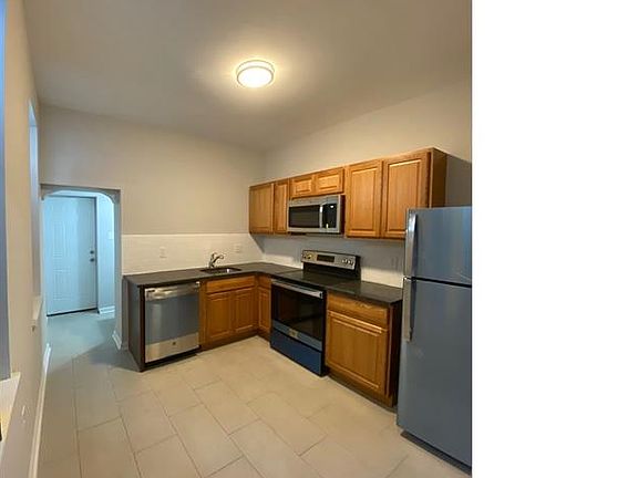 3rd image of 1363 Narragansett St