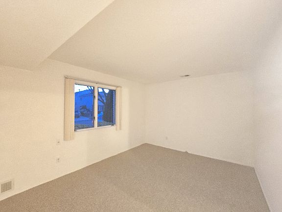 5th image of 749 Stafford Ave #1