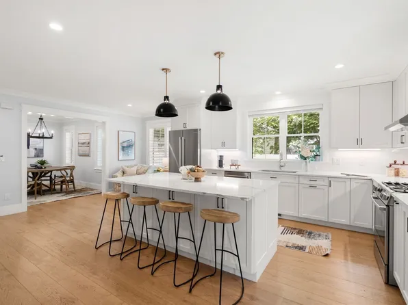 12 S Lincoln St, Natick, MA 01760