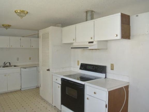 5th image of 1831 5th St NE