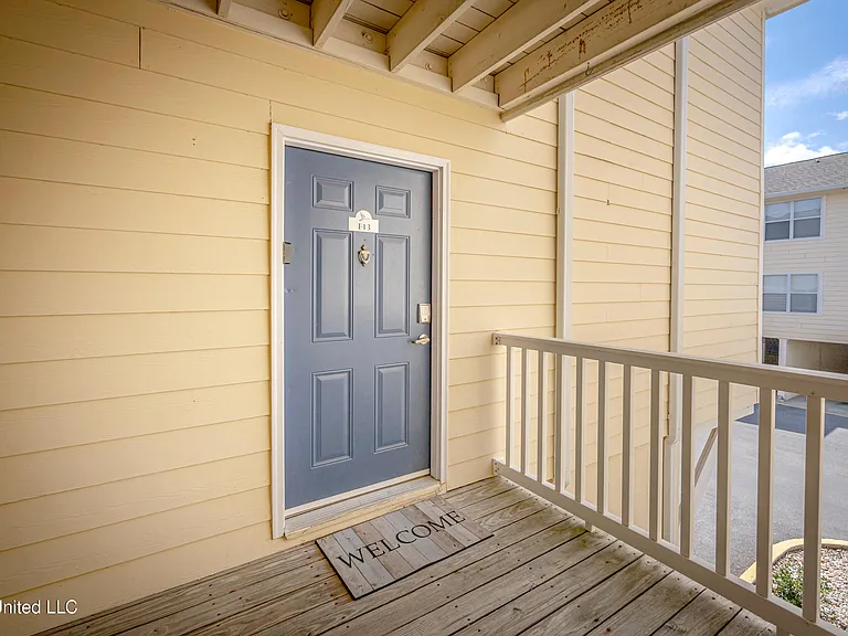 2421 Beachview Dr — Photo 30