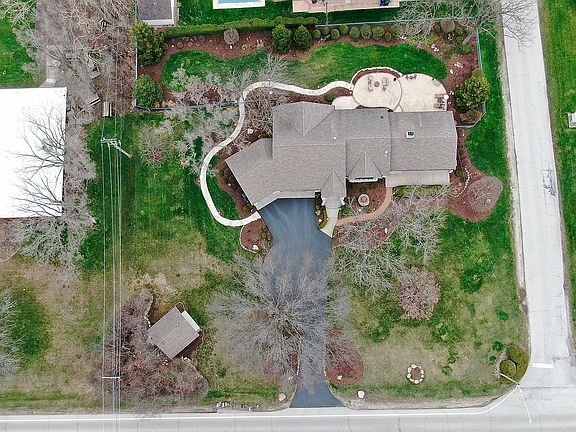 4th image of 8400 W 131st St