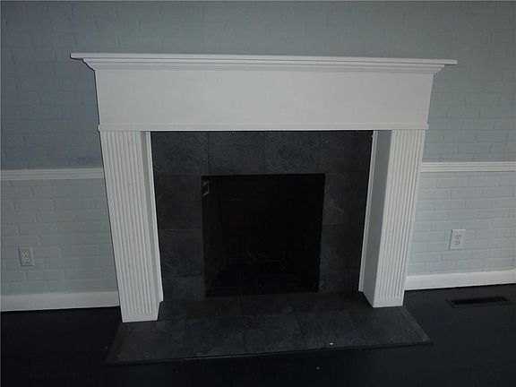5th image of 226 E Water St